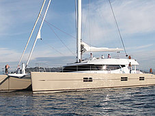 Sailing catamaran blue coast 92 - dynamic exterior lines