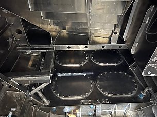 Installation der Treibstoff-Tanks in Catmar Explorer 72