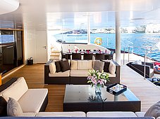 Sailing catamaran blue coast 95 - 1 - stylish cockpit furniture