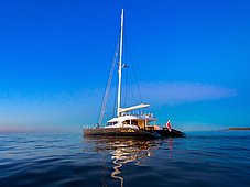 Segel Katamaran blue coast 95 - 1 - auf See unter Motoren